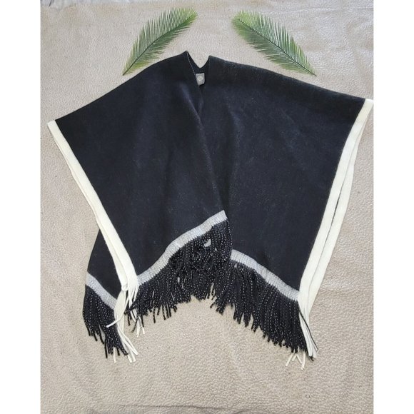 Vince Camuto One Size Women's Pop-Stripe Fringe Wrap Shawl Poncho Black O/S - Picture 4 of 11